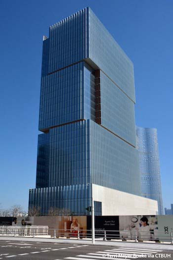 Al Maryah Tower. (C) Terri Meyer Boake