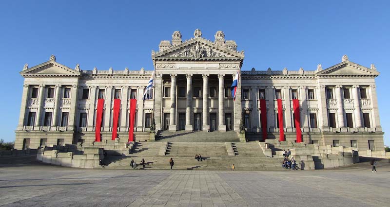 Montevideo: Felipe Restrepo Acosta.
