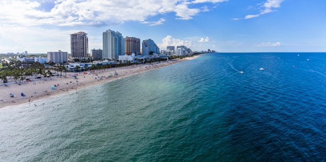 Fort Lauderdale. Photo by Byron Carlson on Unsplash