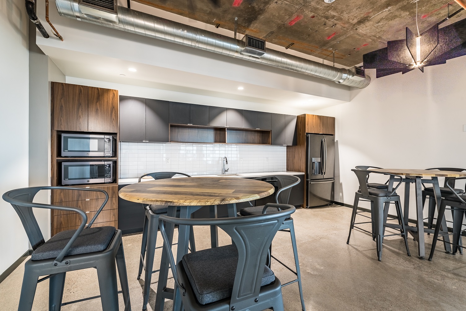 Suite_500_kitchen-break-25