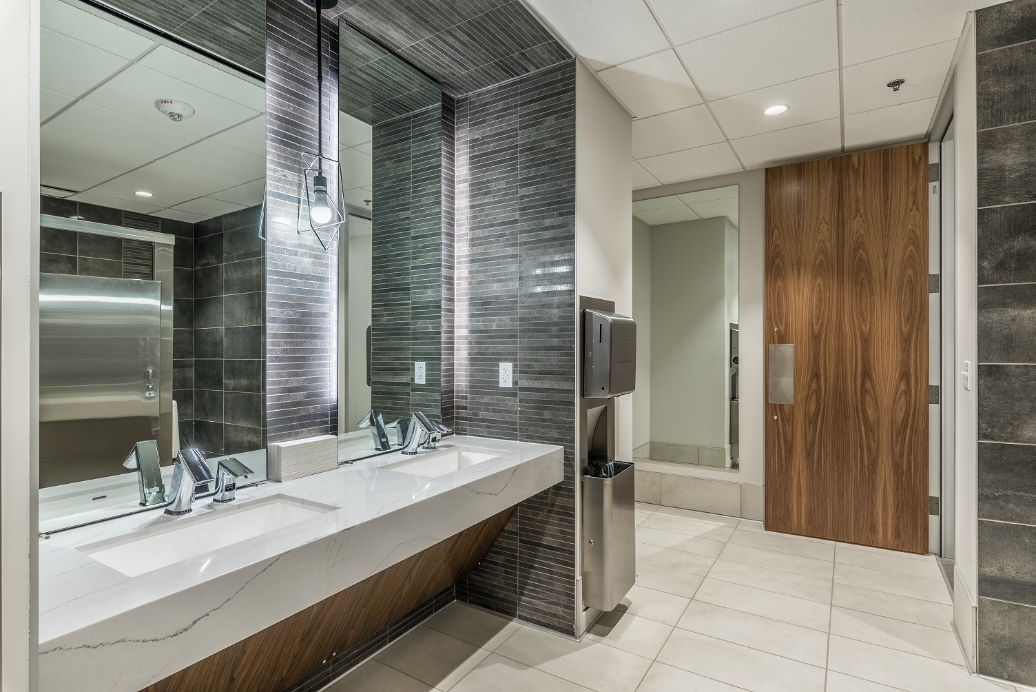 6th_floor_restroom-25