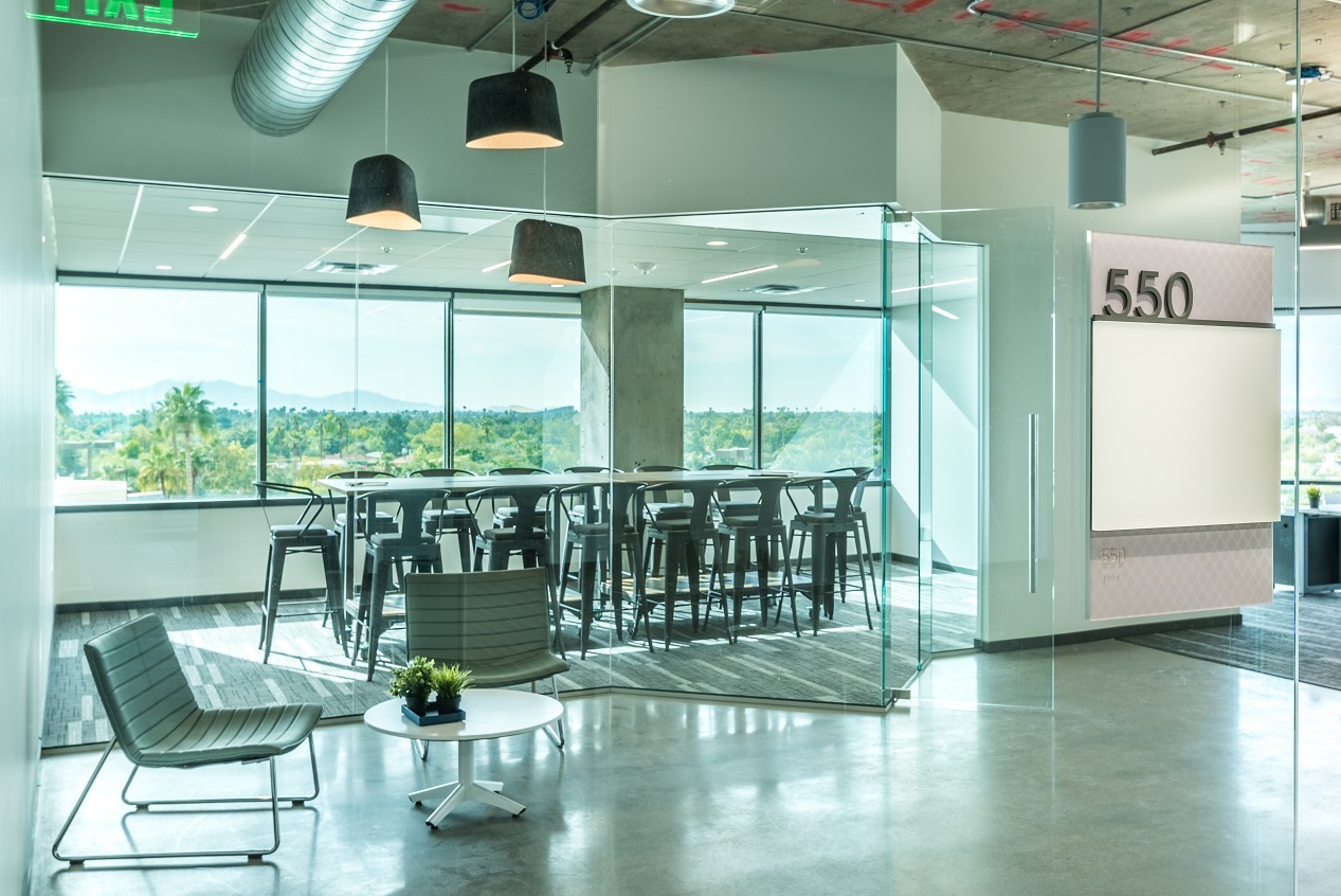 Suite_550_reception-entry-25