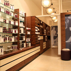 R_groom_selfridges_product_display_b_1