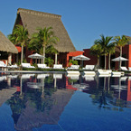 Paraiso_reflecting_pool_b_1