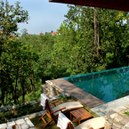 Private_heated_swimming_pool_b_1