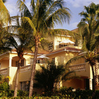 Hotel_from_pool_b_1