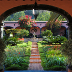 Hacienda_de_san_antonio_-_courtyard_gardens_b_1