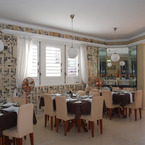 Cafe_laurent_main_room_b_1