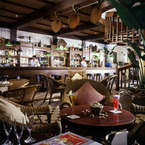 Long_bar__raffles_b_1