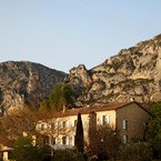La_bastide_de_moustiers_-_vue_(c)d
