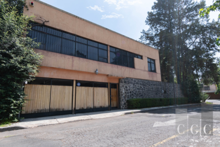 ENORME CASA EN VENTA EN LA FLORIDA, CON MUCHO POTENCIAL Y GRAN JARDÍN