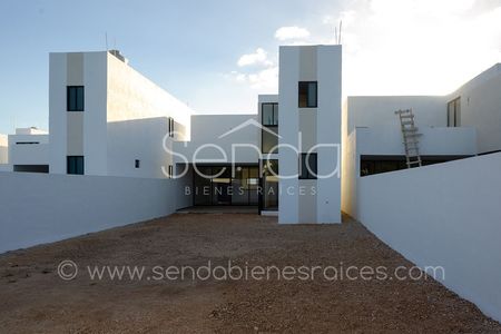 Casa en venta con techo a Doble Altura en Fraccionamiento Privado en Conkal