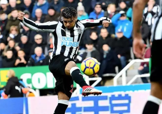 Deandre_yedlin_-_newcastle_-_4-15-18