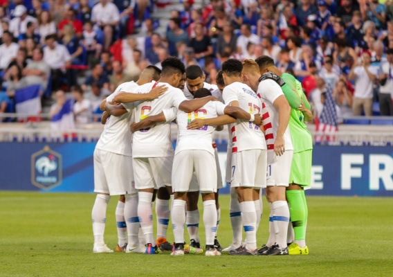 Usmnt_-_asn_top_-_isi_photos_-_team_huddle_-_vs__france_-_6-9-18_-_john_dorton