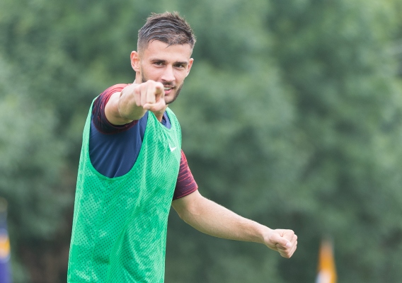 Matt_miazga_-_asn_top_-_isi_-_usmnt_training_finger_point_-_sept_2018_-_john_dorton