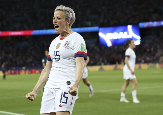 Megan_rapinoe_-_asn_top_-_vs._france