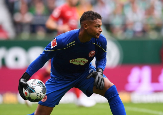 Zack_steffen_-_asn_top_-_fortuna_dusseldorf_-_ball_distribution_-_2019