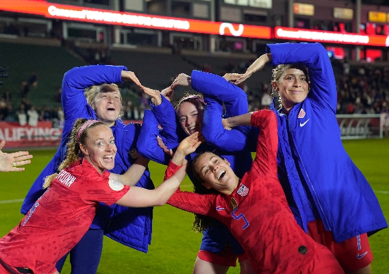 Uswnt_-_asn_top_-_isi_-_olympic_clincher_vs_mexico_-_2020_-_brad_smith