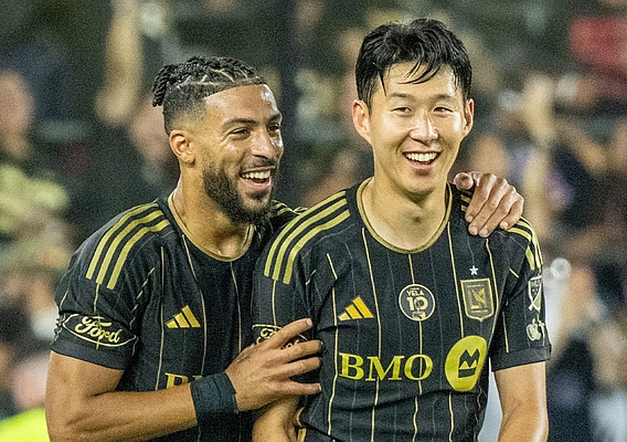 Denis_bouanga_and_son_-_asn_top_-_lafc_2025