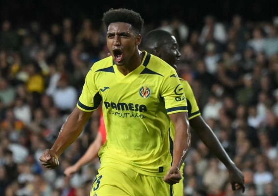 Alex_freeman_-_asn_top_-_villarreal_goal_celebration_-_2026-10-24