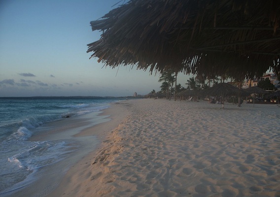 11415_wikimedia_1200px-aruba_eaglebeach