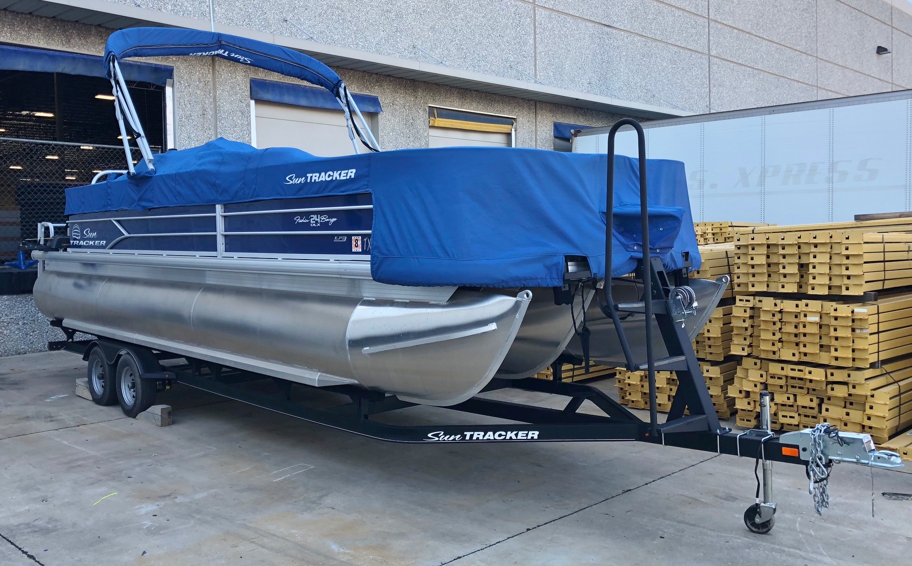 2017 Sun Tracker Pontoon (1)