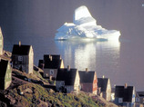 Explorers_greenland_hiking2