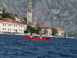 Kayaking_to_perast