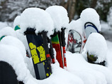 Skis_with_snow