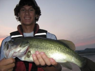 Fish Lake Guntersville Guide Service<br>www.fishlakeguntersvilleguideservice.com<br>Email: bassguide@comcast.net<br>Call: 256 759 2270<br>Captain Mike Gerry