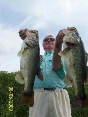 Capt Ed Bussard and Bass Challenger Guide Service Guiding Photo!!