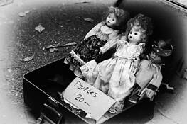 Dolls_at_the_flea_market_10