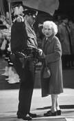 Cop_and_old_woman