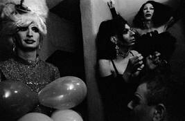 Queens_in_the_dressing_room
