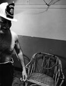 007_closing_the_dressing_room_door