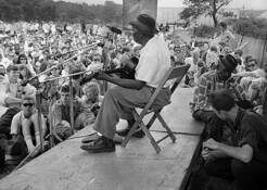 Mississippi_john_hurt_at_newport