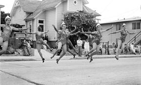 Dancing_ladies