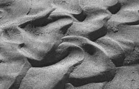 Sand_shaped_by_water