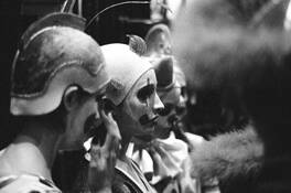Backstage_-_clowns_2