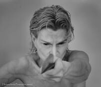 Perseus_slays_medusa_self_portrait_04