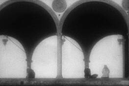 Colonnade_in_shadow