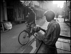 Man_smoking_in_backlight