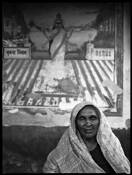 Old_woman_in_front_of_mural