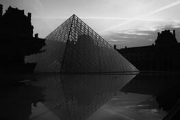Muse_e_du_louvre_at_dawn