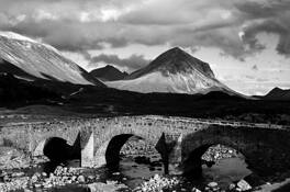 Old_bridge_at_sligachan