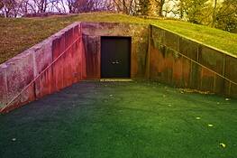 Glass_house_bunker_b6