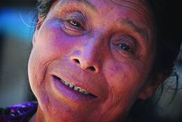 Mayan_weavers_2