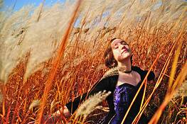 Ayla_in_the_grass
