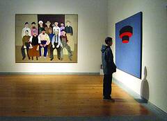 Man_viewing_painting