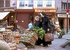 Sisters_shopping_at_les_halles